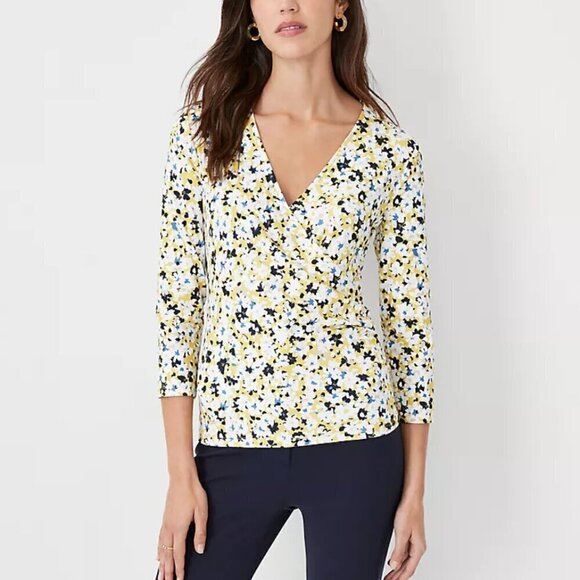 Ann Taylor sz. M Yellow Floral Refined Stretch Wrap Top flattering Tummy control - Picture 1 of 11